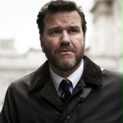 Douglas Hodge w Nocny recepcjonista